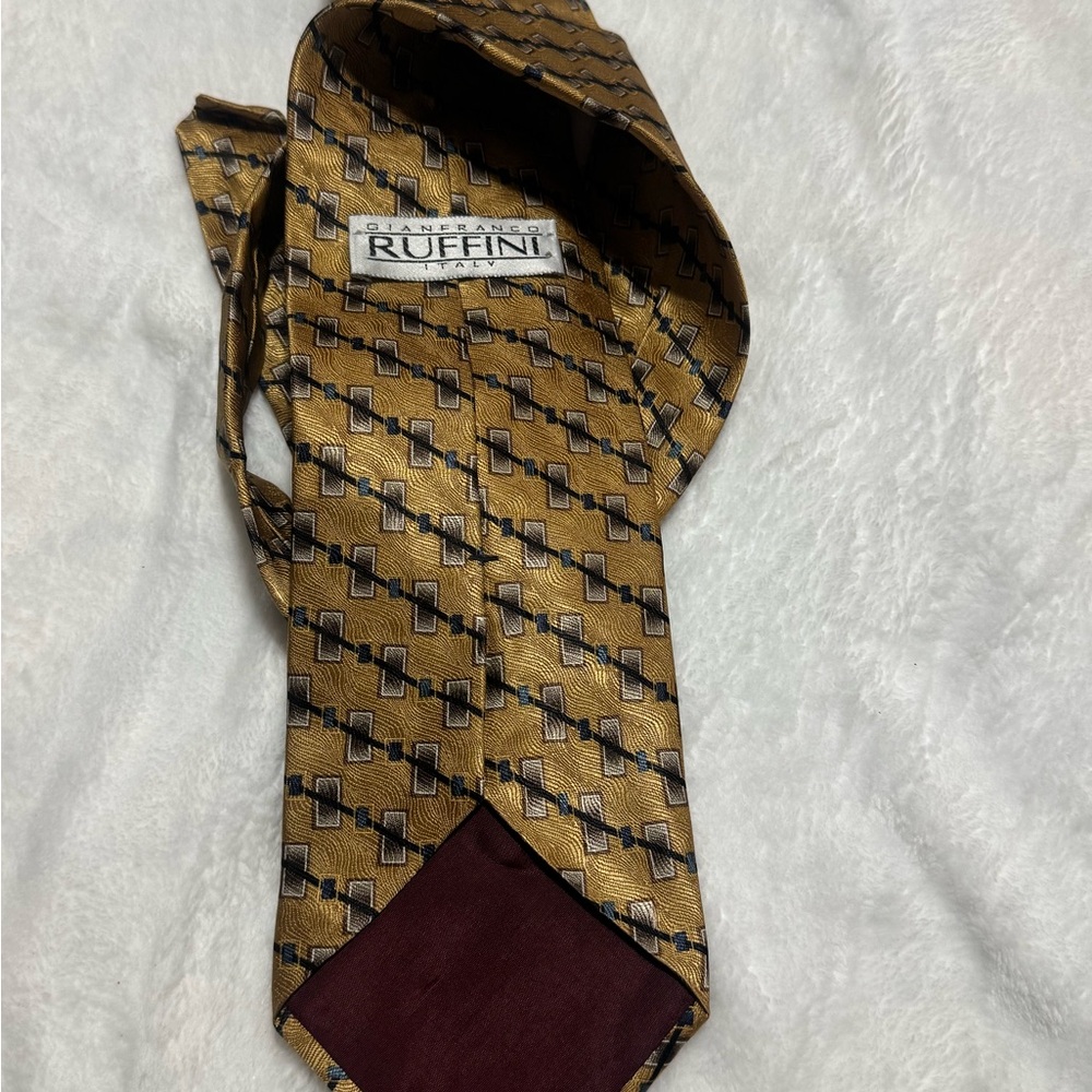 Ruffini Gold Geometric Pattern Tie